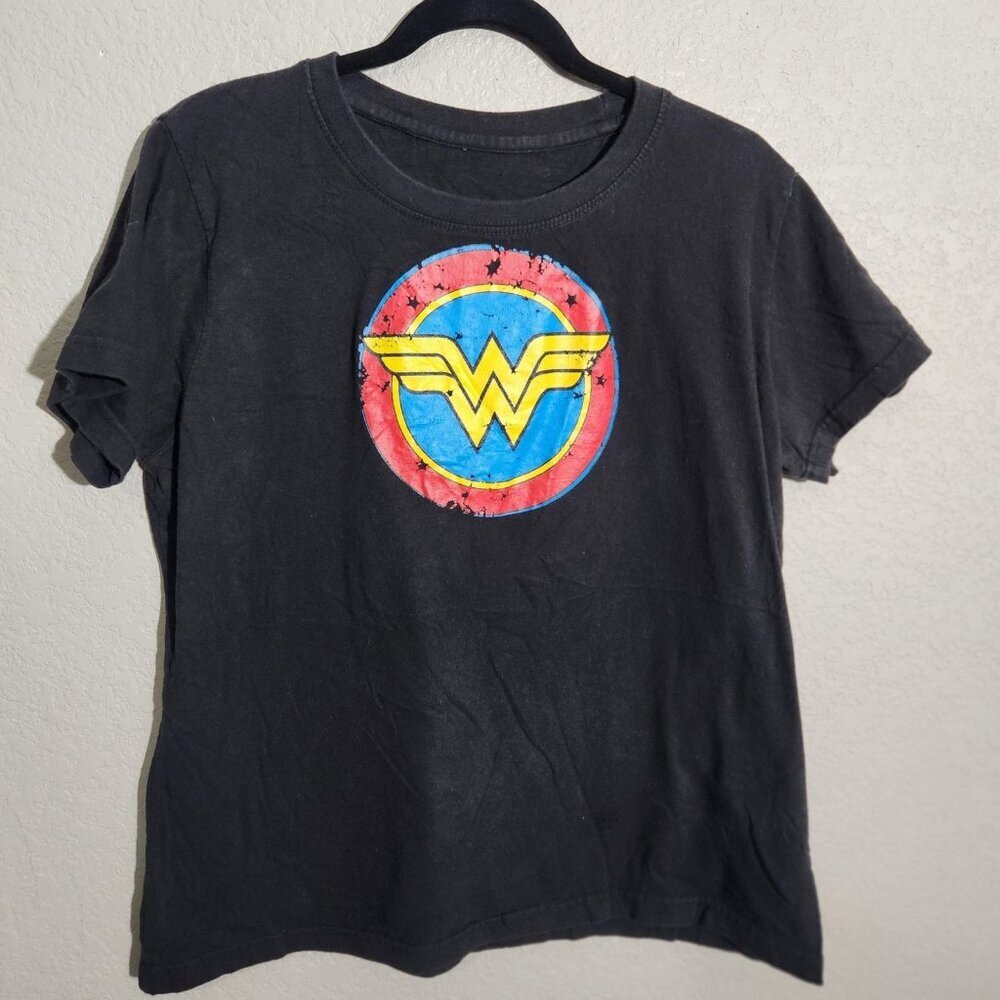 Wonder Woman Shirt Womens Small to Medium Black Distressed Graphic Superhero Tee